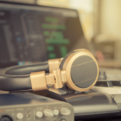 5 Affordable Gadgets That Make Performing at Weddings Easier